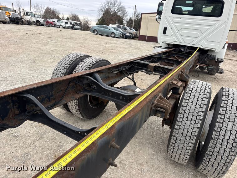image for item DW6732 2010 International 4300 truck cab and chassis