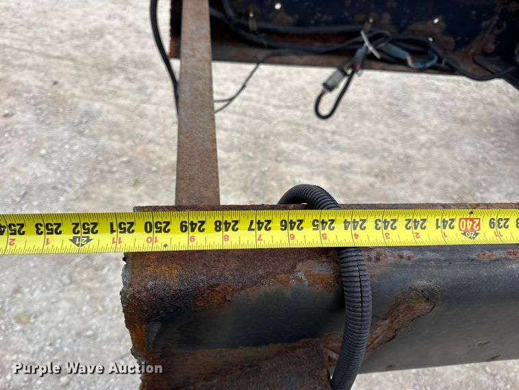 image for item DW6732 2010 International 4300 truck cab and chassis