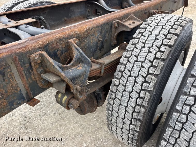 image for item DW6732 2010 International 4300 truck cab and chassis