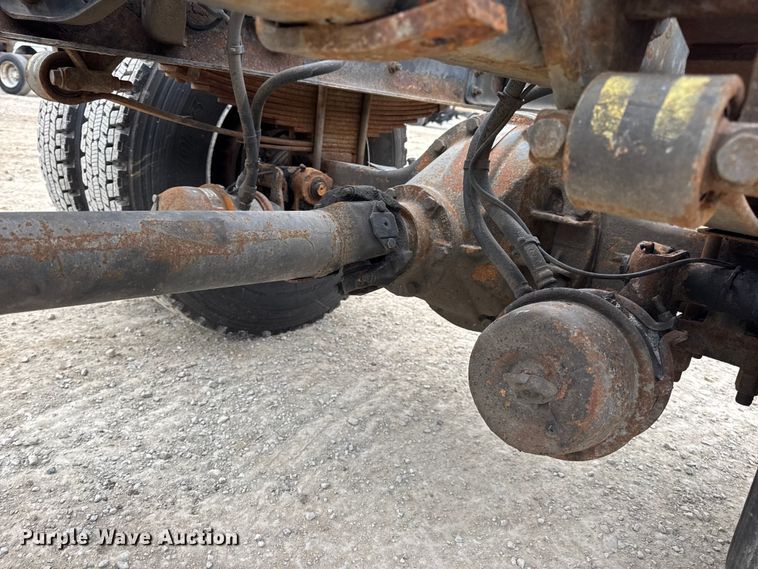 image for item DW6732 2010 International 4300 truck cab and chassis