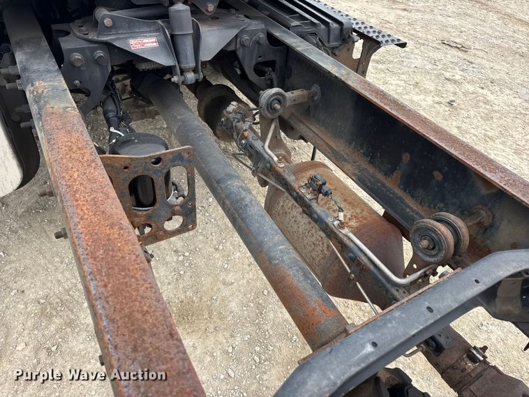 image for item DW6732 2010 International 4300 truck cab and chassis