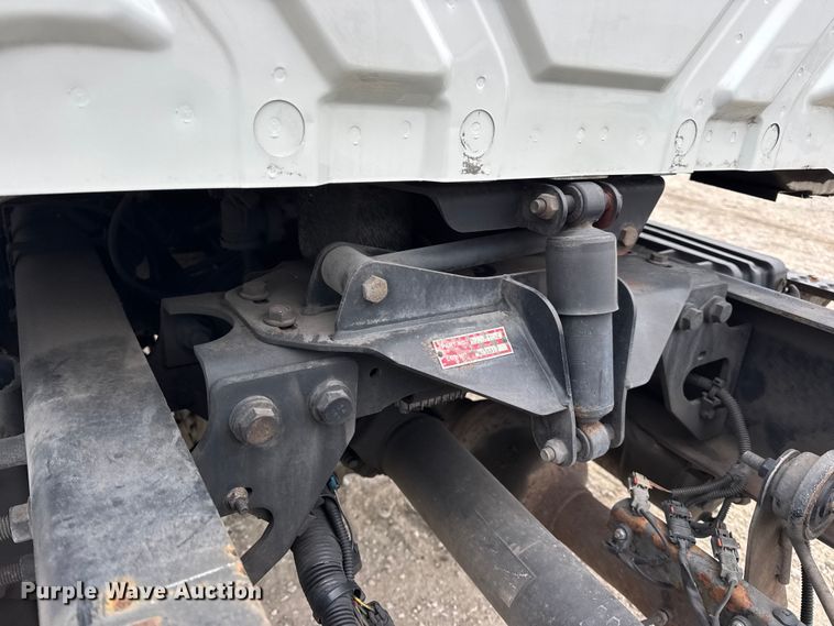 image for item DW6732 2010 International 4300 truck cab and chassis