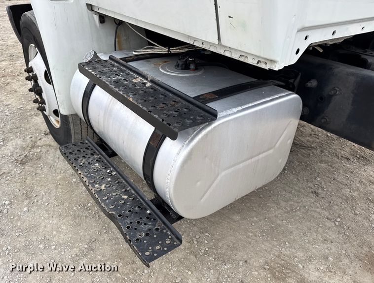 image for item DW6732 2010 International 4300 truck cab and chassis