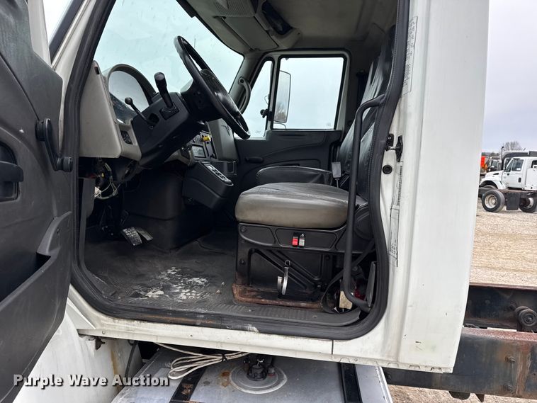 image for item DW6732 2010 International 4300 truck cab and chassis