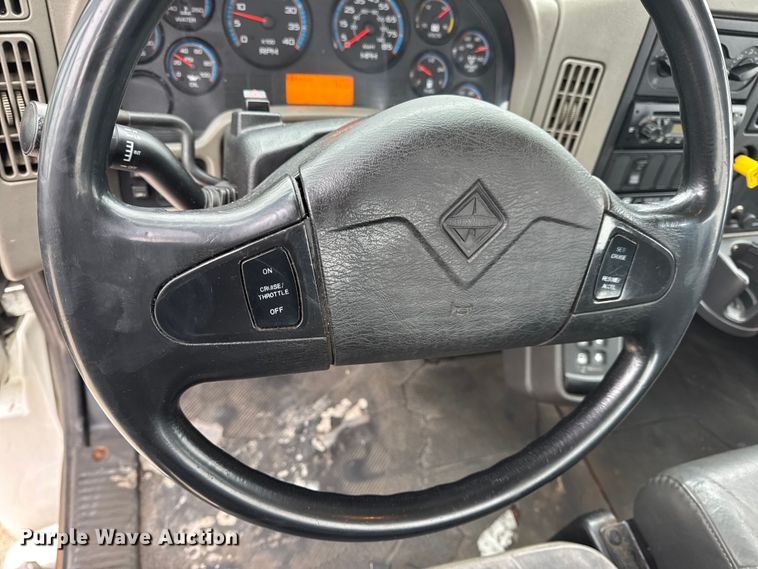 image for item DW6732 2010 International 4300 truck cab and chassis