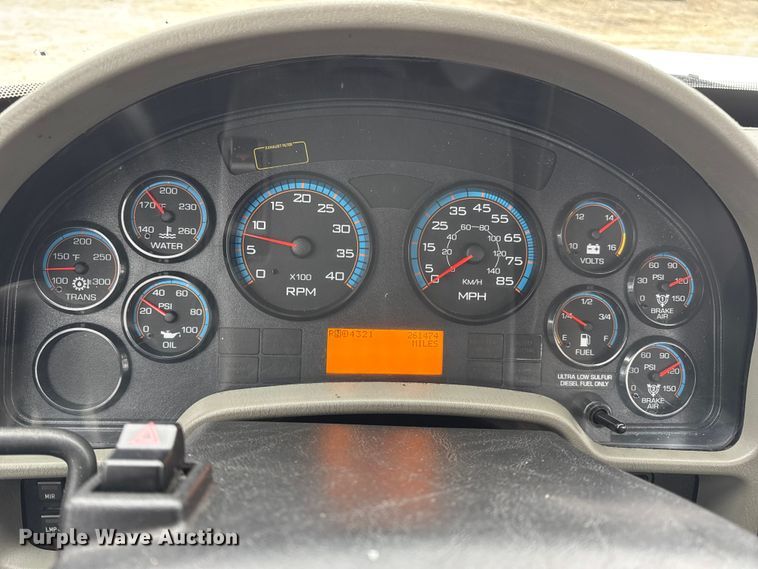 image for item DW6732 2010 International 4300 truck cab and chassis