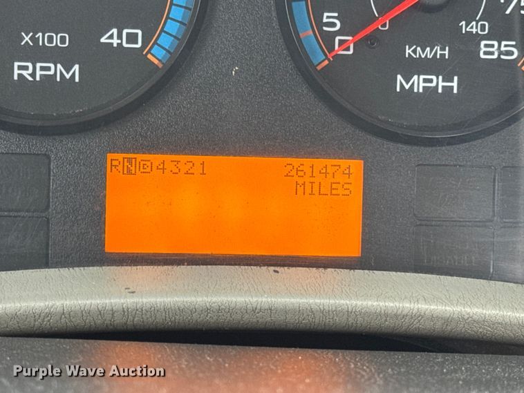 image for item DW6732 2010 International 4300 truck cab and chassis