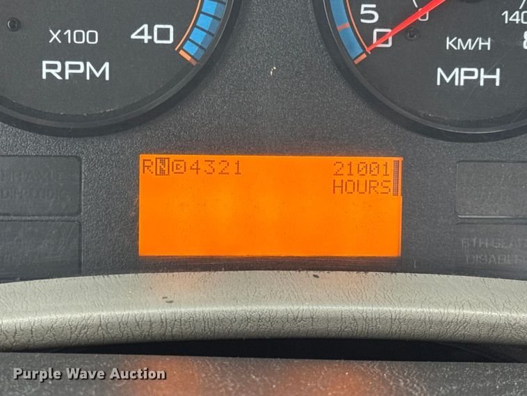 image for item DW6732 2010 International 4300 truck cab and chassis