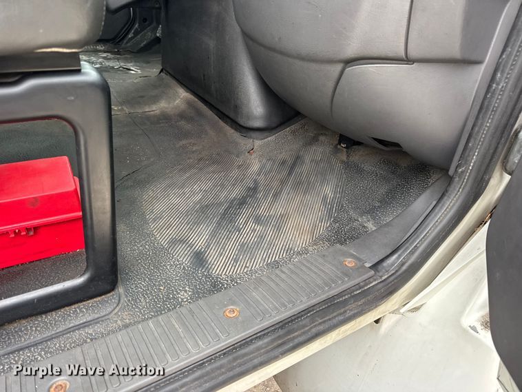 image for item DW6732 2010 International 4300 truck cab and chassis