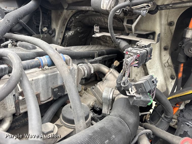 image for item DW6732 2010 International 4300 truck cab and chassis