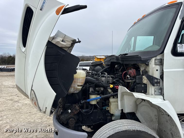 image for item DW6732 2010 International 4300 truck cab and chassis