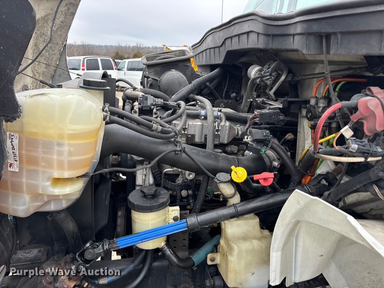 image for item DW6732 2010 International 4300 truck cab and chassis