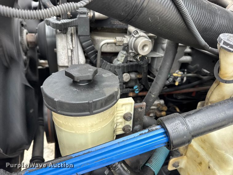 image for item DW6732 2010 International 4300 truck cab and chassis