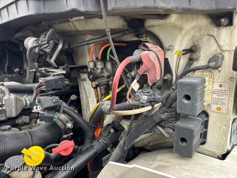 image for item DW6732 2010 International 4300 truck cab and chassis