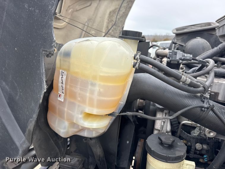 image for item DW6732 2010 International 4300 truck cab and chassis