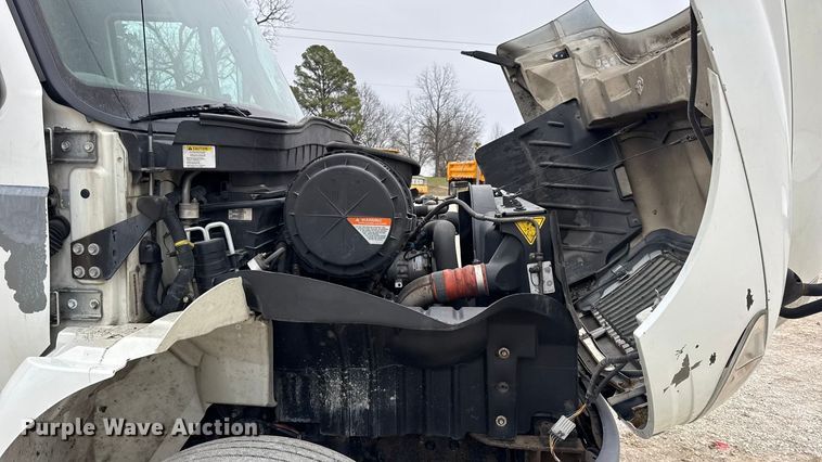 image for item DW6732 2010 International 4300 truck cab and chassis