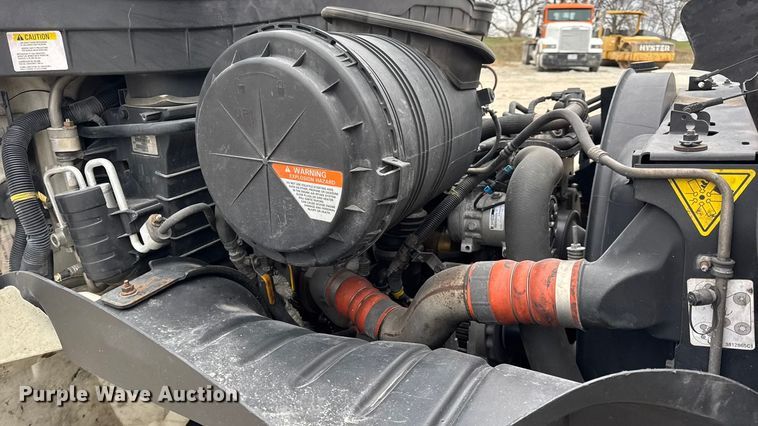 image for item DW6732 2010 International 4300 truck cab and chassis