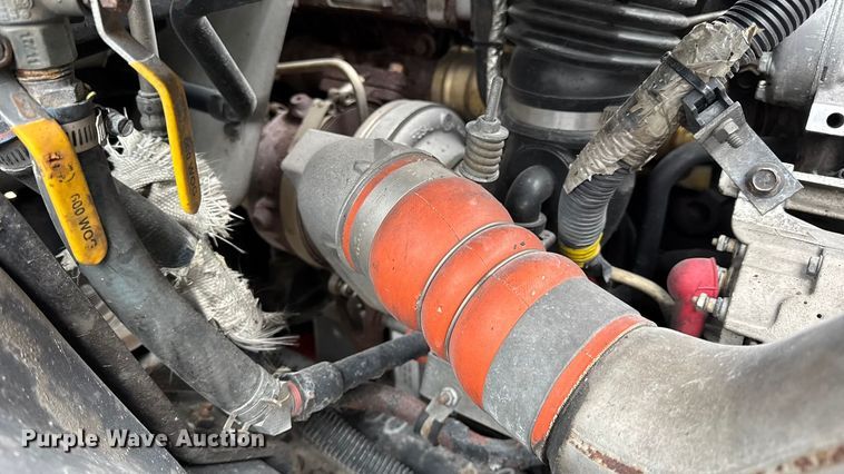 image for item DW6732 2010 International 4300 truck cab and chassis