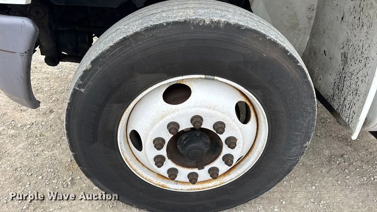 image for item DW6732 2010 International 4300 truck cab and chassis