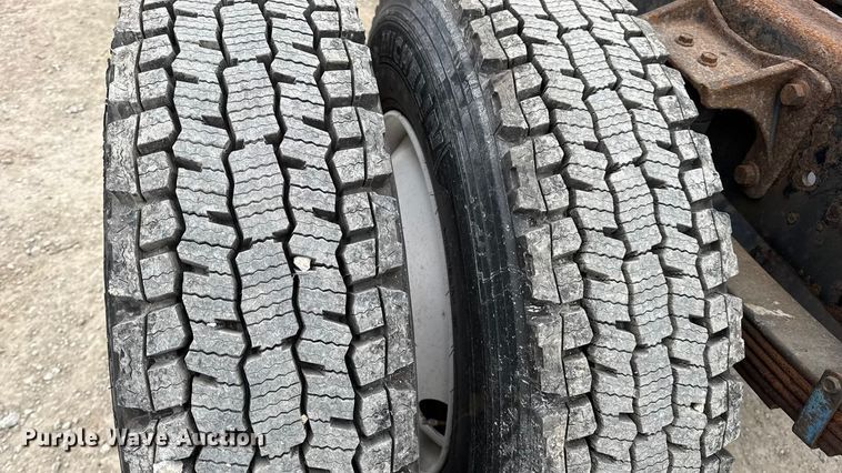 image for item DW6732 2010 International 4300 truck cab and chassis