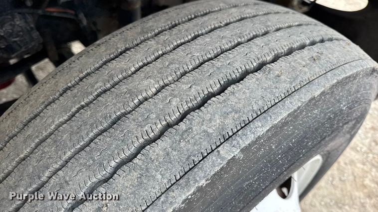 image for item DW6732 2010 International 4300 truck cab and chassis