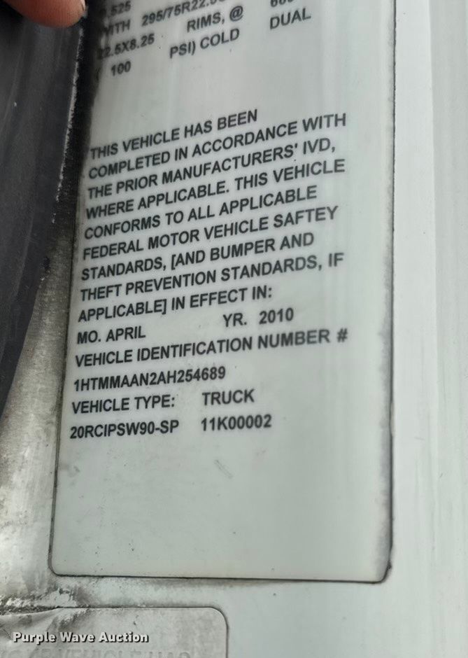 image for item DW6732 2010 International 4300 truck cab and chassis