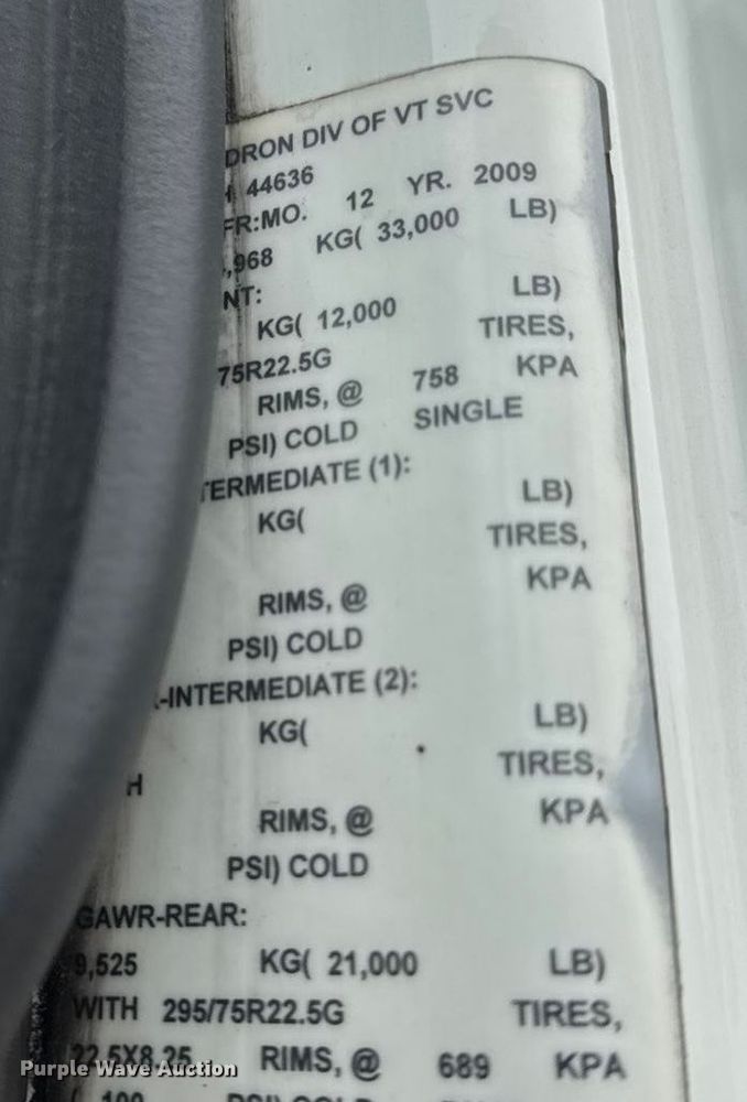 image for item DW6732 2010 International 4300 truck cab and chassis