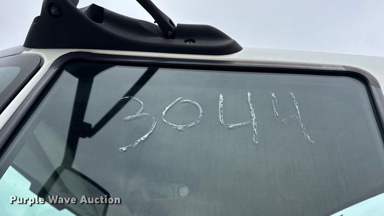 image for item DW6732 2010 International 4300 truck cab and chassis