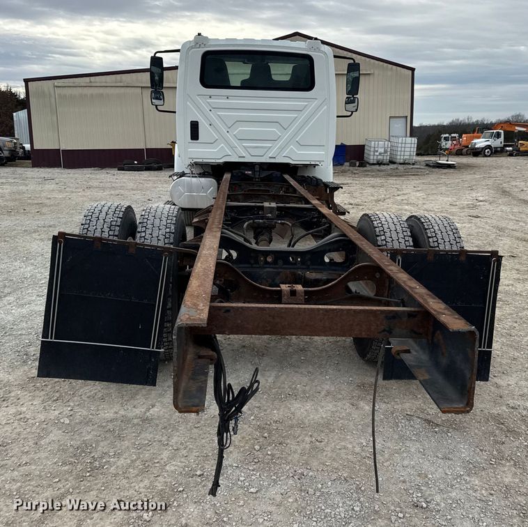 image for item DW6733 2010 International 4300 truck cab and chassis