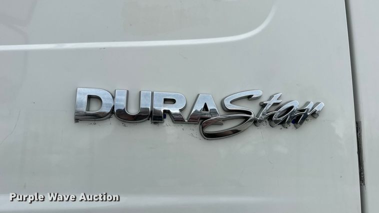 image for item DW6733 2010 International 4300 truck cab and chassis