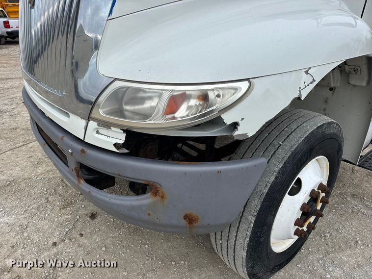 image for item DW6733 2010 International 4300 truck cab and chassis