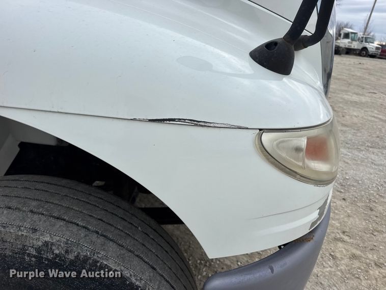 image for item DW6733 2010 International 4300 truck cab and chassis