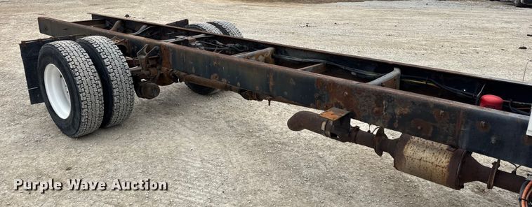 image for item DW6733 2010 International 4300 truck cab and chassis