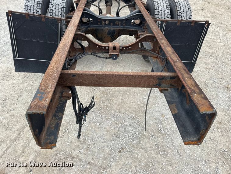 image for item DW6733 2010 International 4300 truck cab and chassis