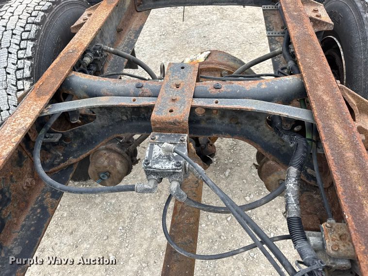 image for item DW6733 2010 International 4300 truck cab and chassis