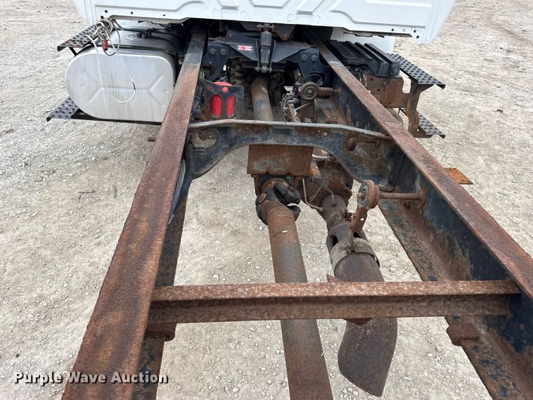 image for item DW6733 2010 International 4300 truck cab and chassis