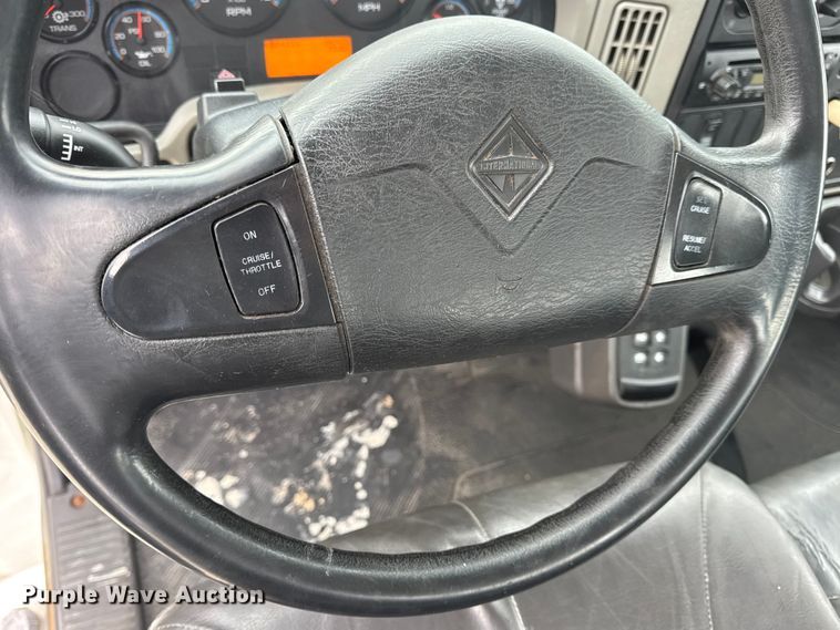 image for item DW6733 2010 International 4300 truck cab and chassis