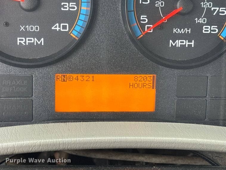 image for item DW6733 2010 International 4300 truck cab and chassis