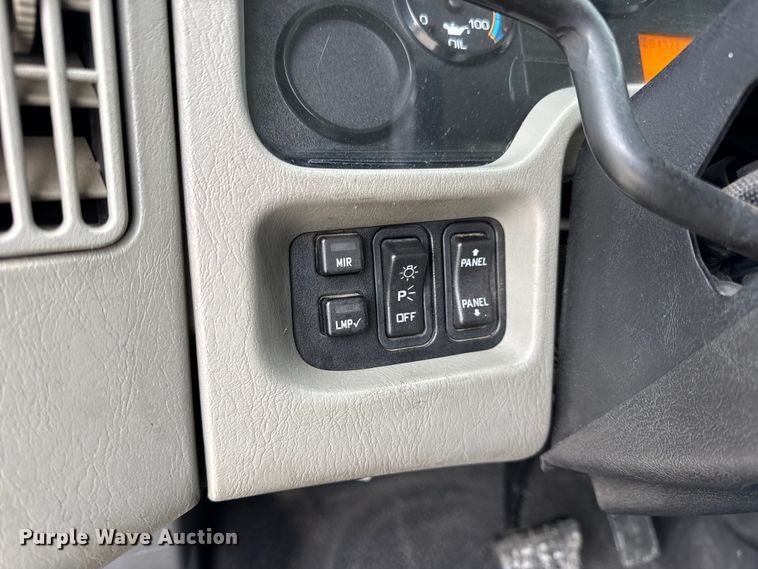 image for item DW6733 2010 International 4300 truck cab and chassis