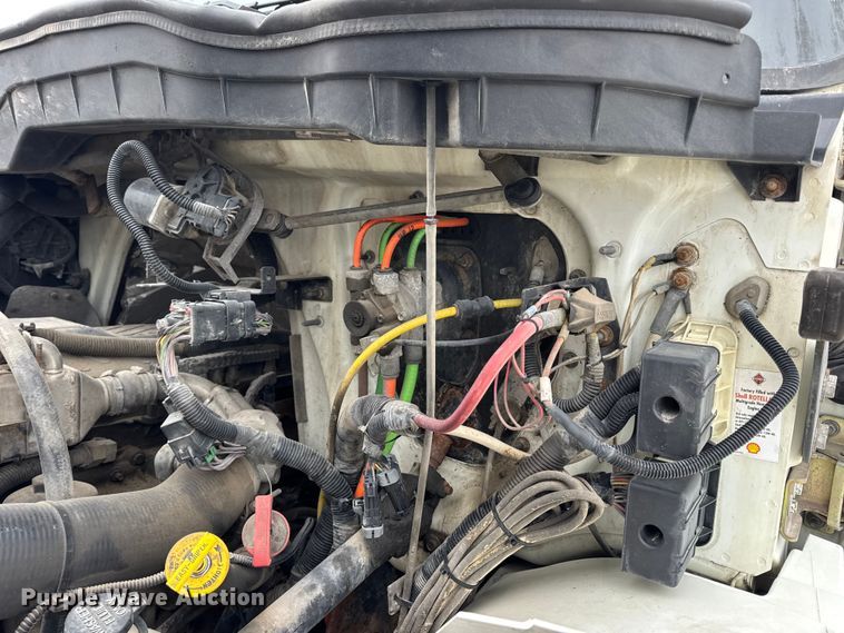 image for item DW6733 2010 International 4300 truck cab and chassis