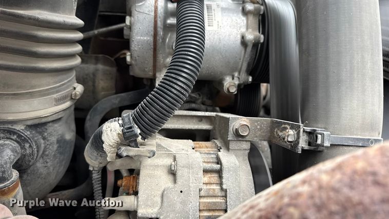 image for item DW6733 2010 International 4300 truck cab and chassis