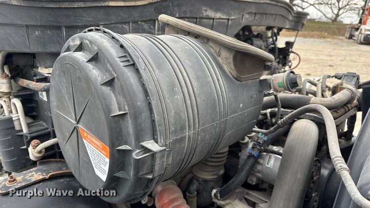 image for item DW6733 2010 International 4300 truck cab and chassis