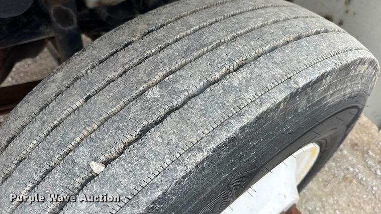 image for item DW6733 2010 International 4300 truck cab and chassis