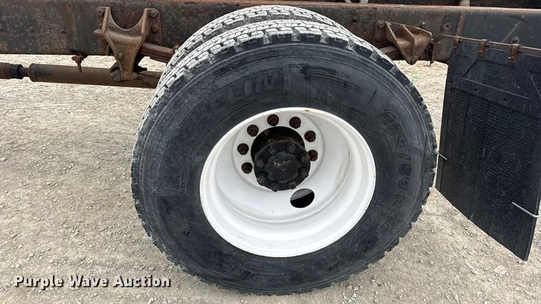 image for item DW6733 2010 International 4300 truck cab and chassis