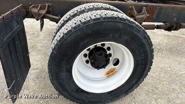 image for item DW6733 2010 International 4300 truck cab and chassis