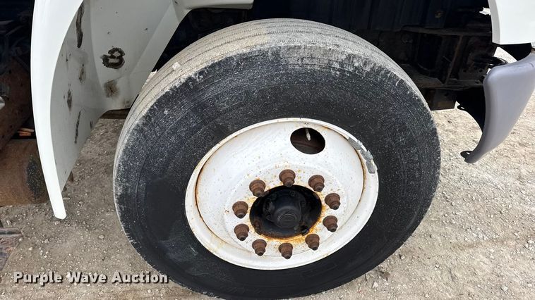 image for item DW6733 2010 International 4300 truck cab and chassis