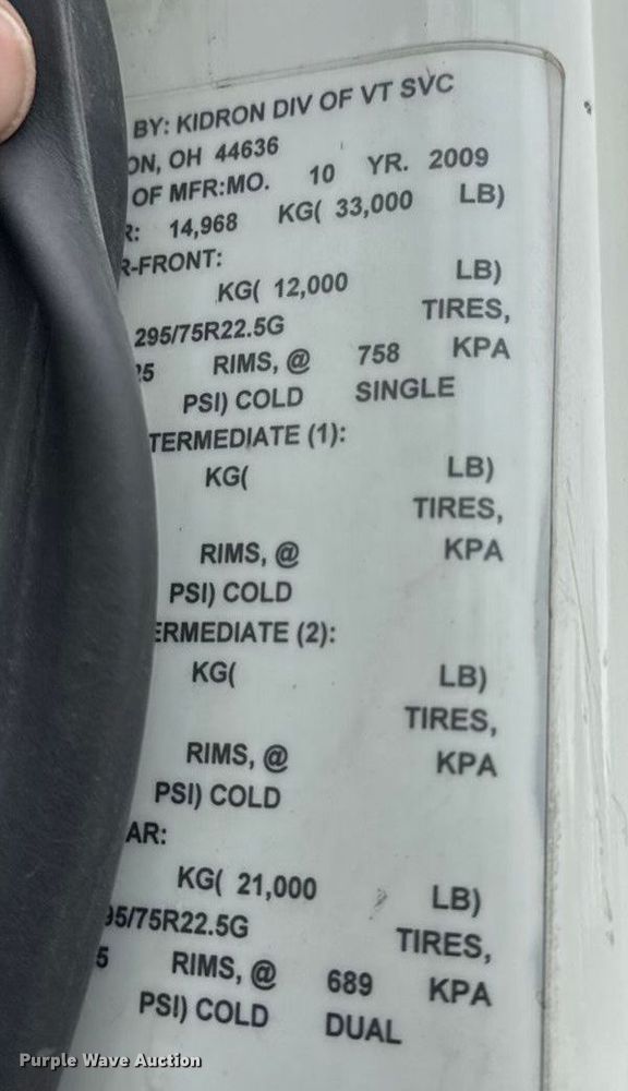 image for item DW6733 2010 International 4300 truck cab and chassis