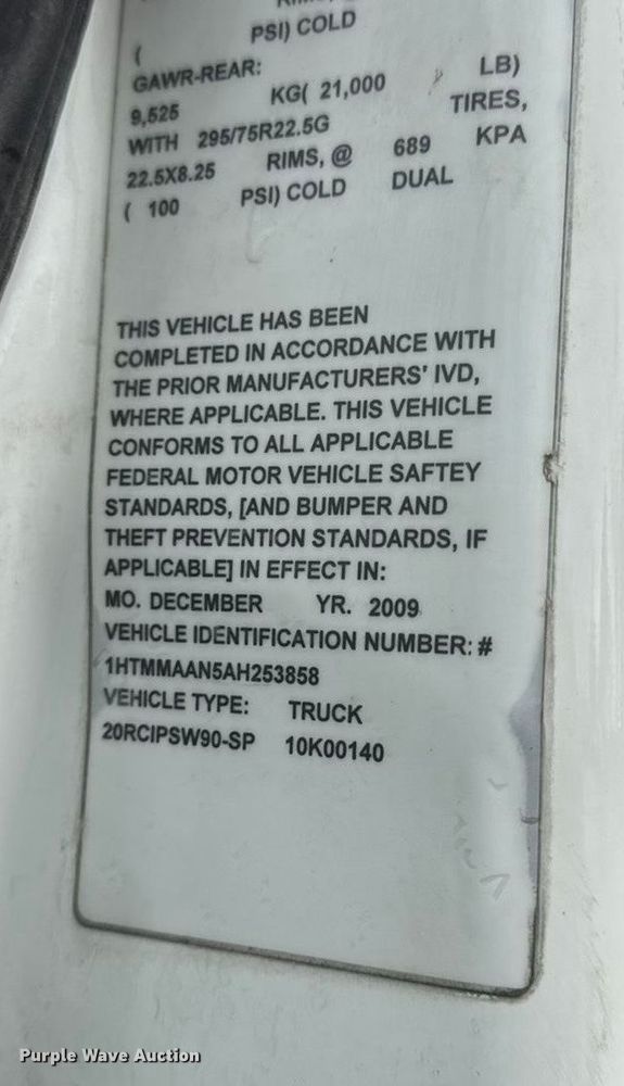 image for item DW6733 2010 International 4300 truck cab and chassis