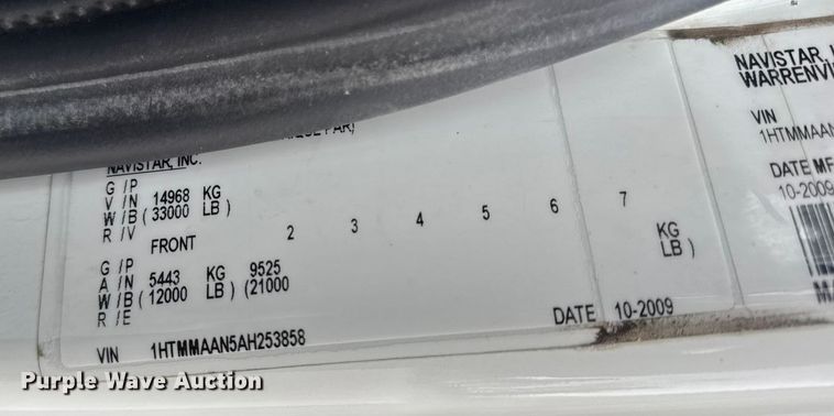 image for item DW6733 2010 International 4300 truck cab and chassis