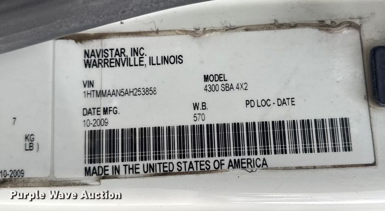 image for item DW6733 2010 International 4300 truck cab and chassis